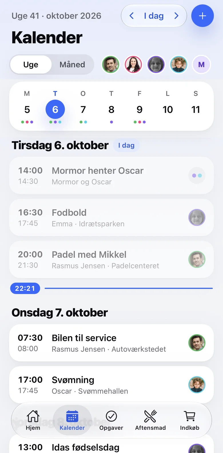 Ugekalenderen med familiens aftaler i hver sin farve